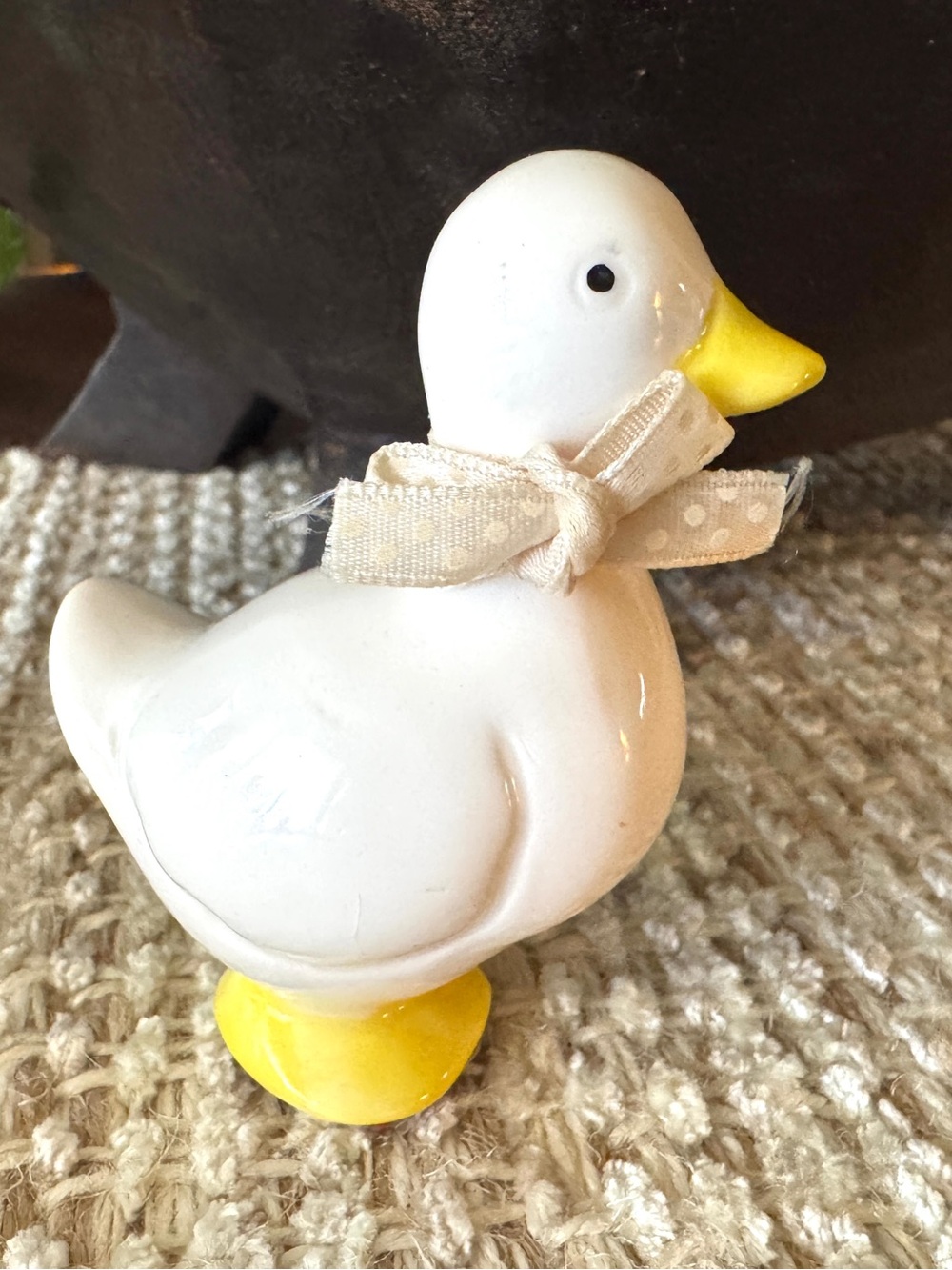 Vintage 1980s small ceramic duck shadowbox figurine cottagecore country